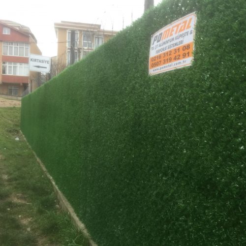 Okul Duvarlarına Çimenli Çit